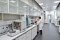 Nel laboratorio chimico si testa anche la resistenza dei materiali alla corrosione.