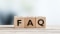 Cubetti con le lettere FAQ